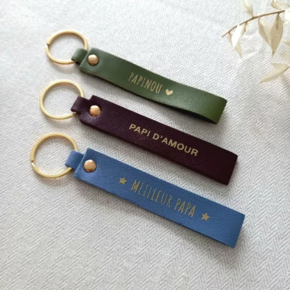 Porte clé personnalisé, Porte clef en simili-cuir, cadeau famille - maman, papa, mamie, papi, tata, tonton, marraine, parrain, 16 couleurs
